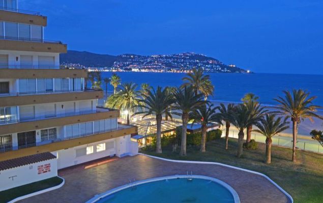 Roses Holiday Center - Photo 5